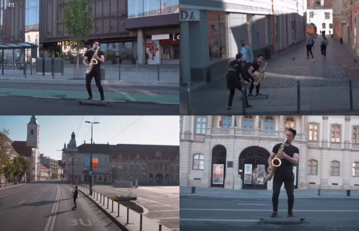 VIDEO. Un tânăr se plimbă cu skateboardul prin Cluj-Napoca și cântă la saxofon. I-a încântat pe clujeni